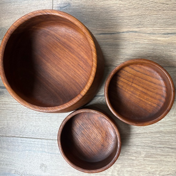Vintage Mid Century Teak Wood Salad Bowl Set Large 9” Serving Bowl Two 6” Bowls - Picture 4 of 16